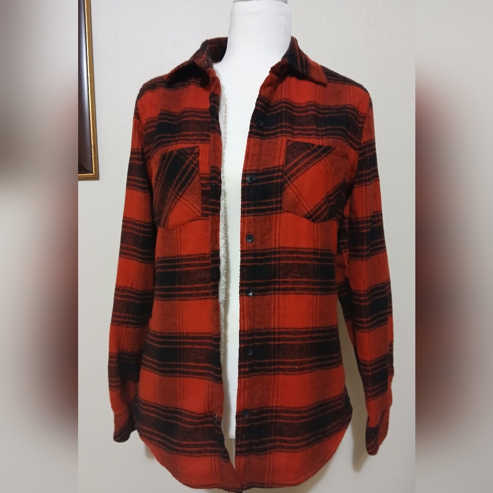 Red and Black Plaid Button-Up Shirt Cisono